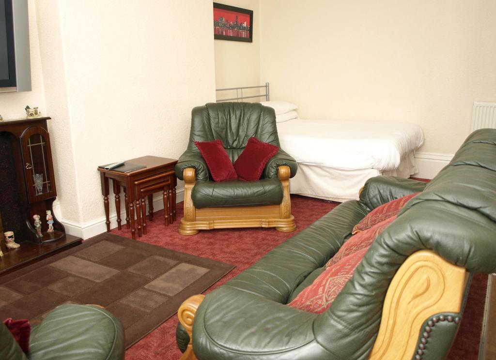 Waverley House Apartments Blackpool Room photo