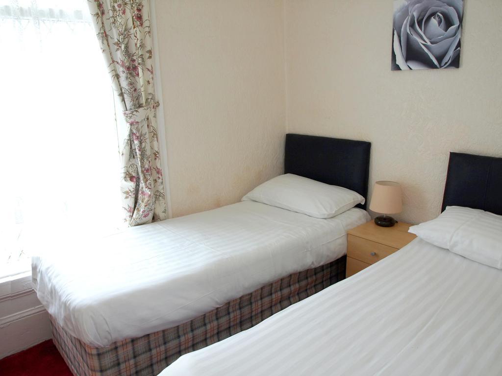 Waverley House Apartments Blackpool Room photo